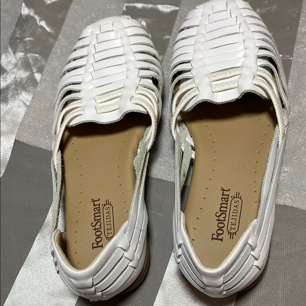 Footsmart Women's Woven Leather White Huaraches Sandals - Picture 4 of 6